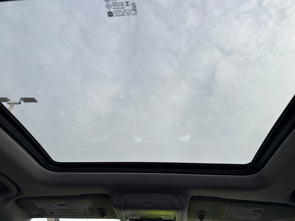 Used 2024 GMC Terrain SLT w/ Infotainment Package II image 12