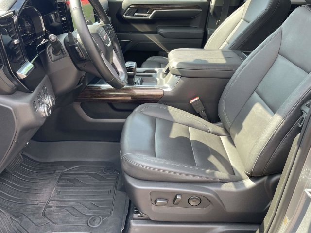 Used 2025 GMC Sierra 1500 Elevation w/ Elevation Premium Package AWD/4WD image 8