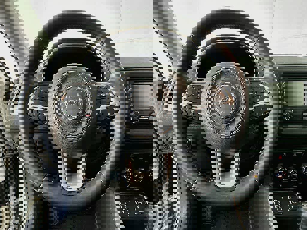 Used 2018 Jeep Compass Latitude image 15