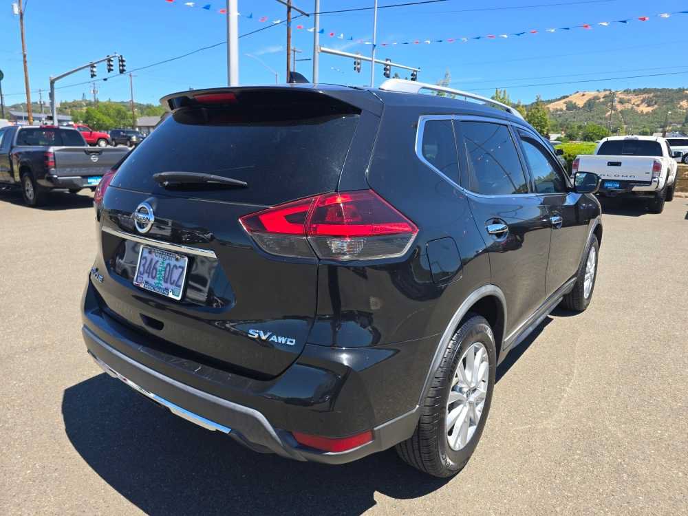 Used 2018 Nissan Rogue SV AWD/4WD image 10