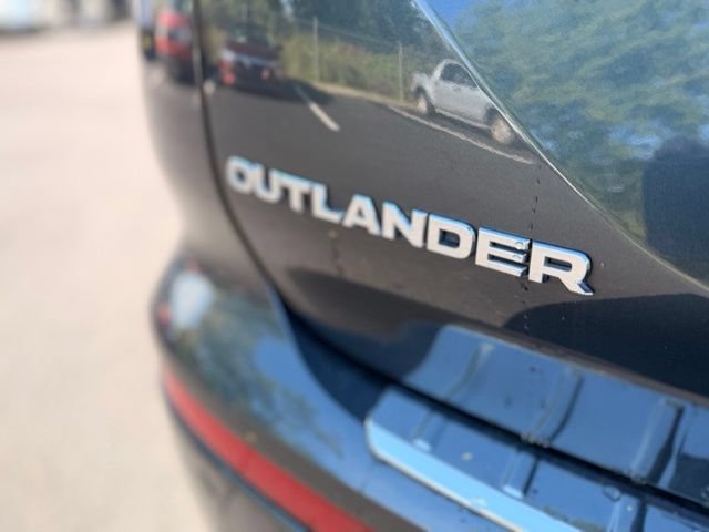 Used 2024 Mitsubishi Outlander AWD image 9