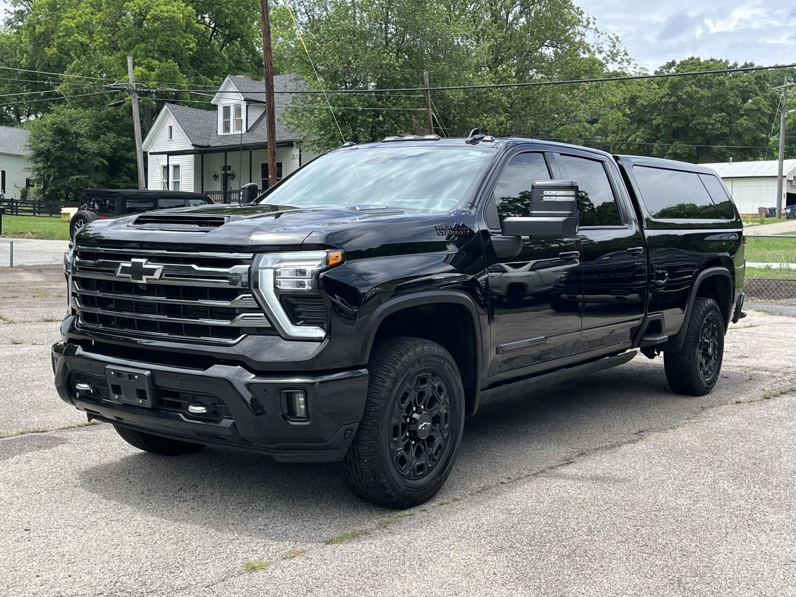 Used 2024 Chevrolet Silverado 3500 High Country w/ Technology Package AWD/4WD image 7