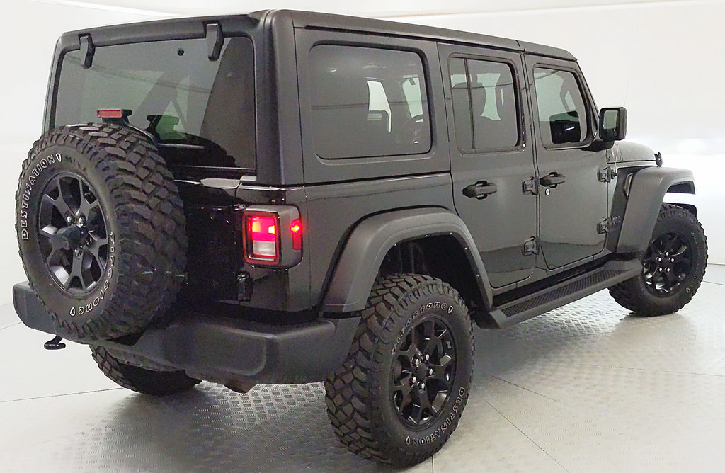 Used 2023 Jeep Wrangler Unlimited Sport AWD/4WD image 3