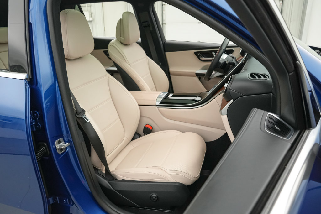 Used 2023 Mercedes-Benz GLC 300 4MATIC image 25