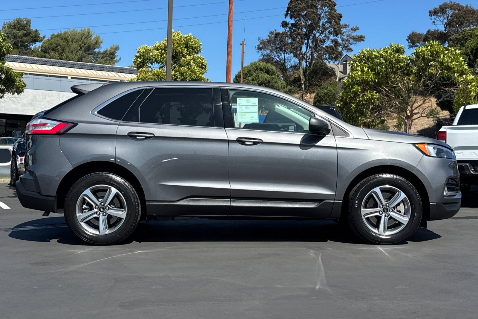 Certified 2024 Ford Edge SEL w/ Convenience Package AWD/4WD image 4