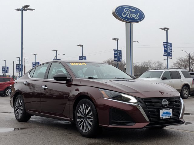 Used 2024 Nissan Altima 2.5 SV FWD image 2