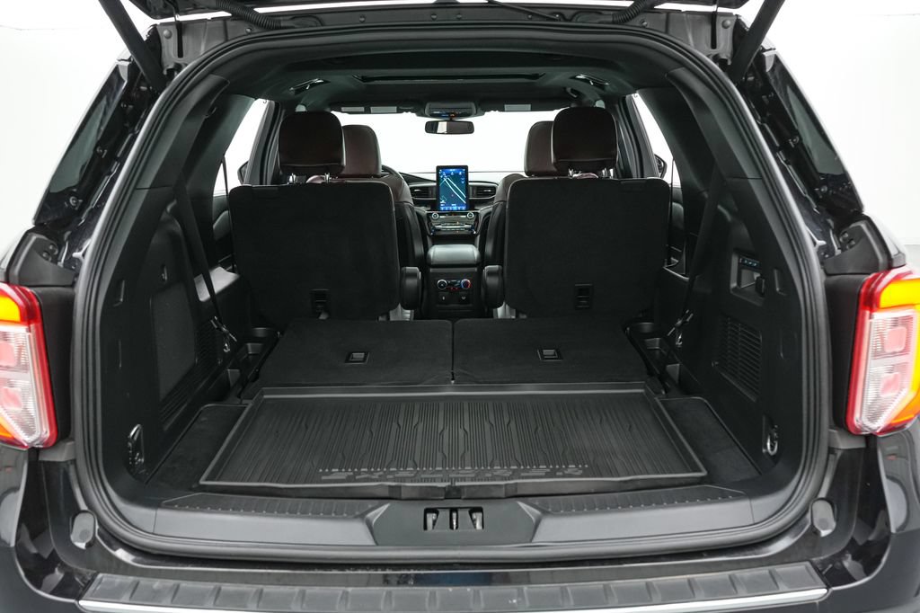 Certified 2024 Ford Explorer Platinum w/ Technology Package AWD/4WD image 23