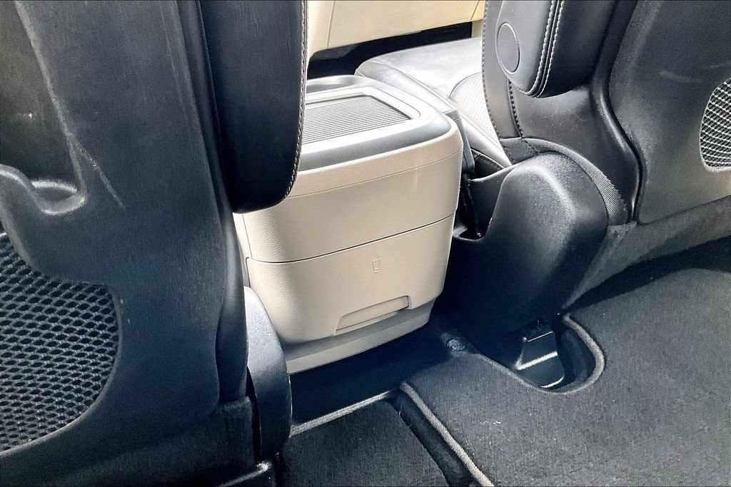 Used 2023 Chrysler Pacifica Touring-L FWD image 34