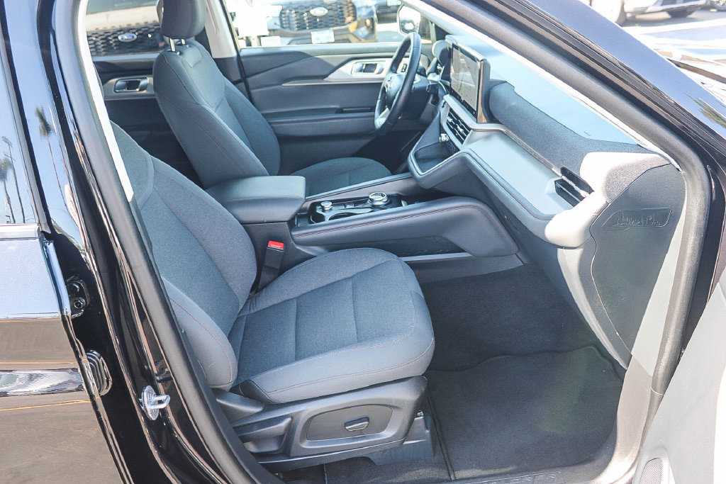 Certified 2025 Ford Explorer Active AWD/4WD image 19