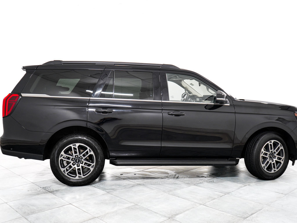 Certified 2025 Ford Expedition Active AWD/4WD image 6