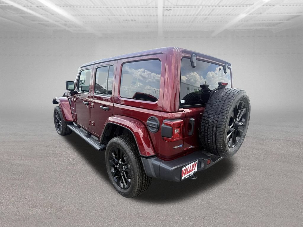 Used 2021 Jeep Wrangler Unlimited Sahara w/ Cold Weather Group AWD/4WD image 8