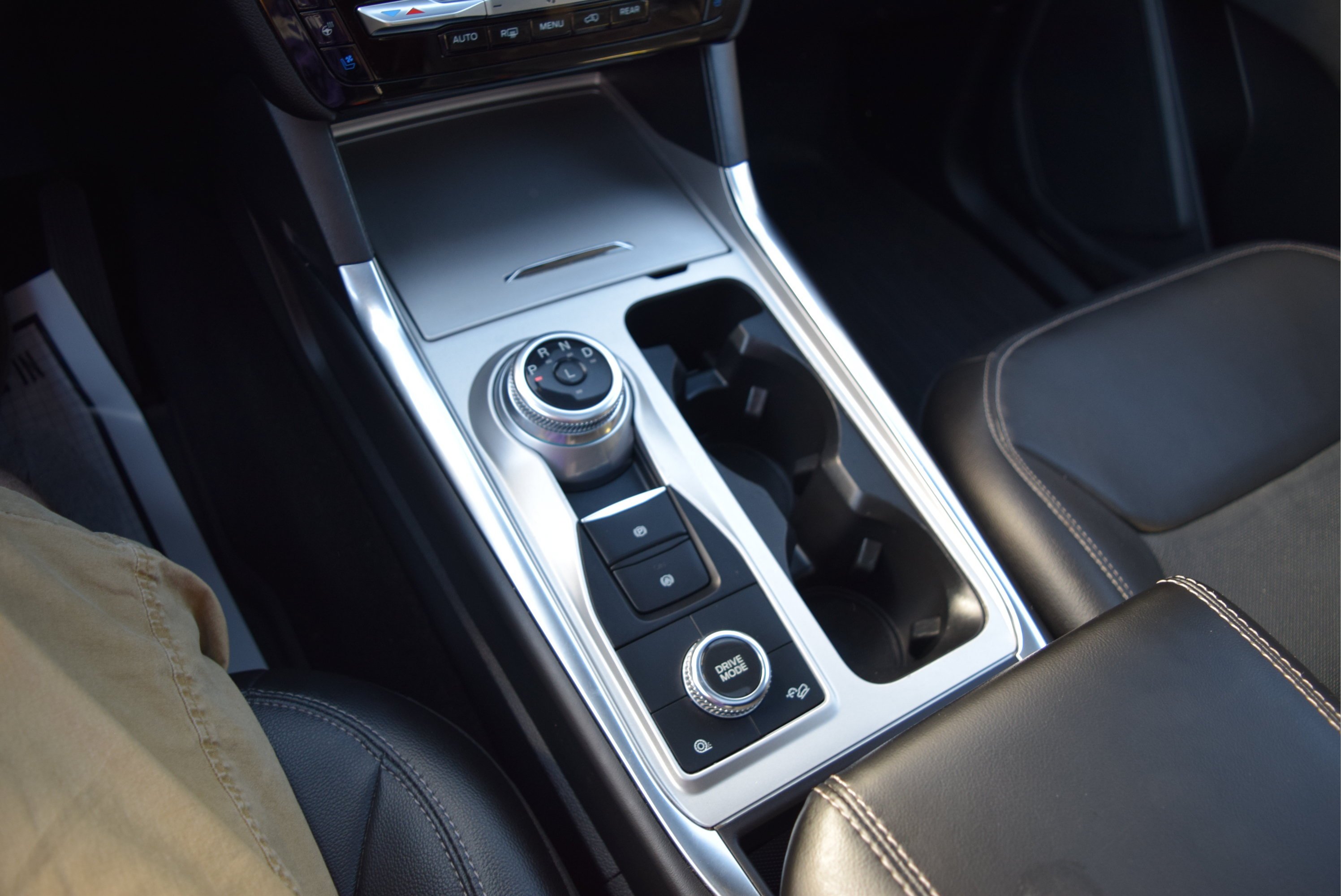 Certified 2023 Ford Explorer Limited w/ Limited Technology Package AWD/4WD image 18