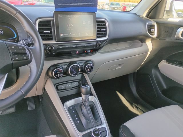 Used 2025 Hyundai Venue SEL FWD image 17