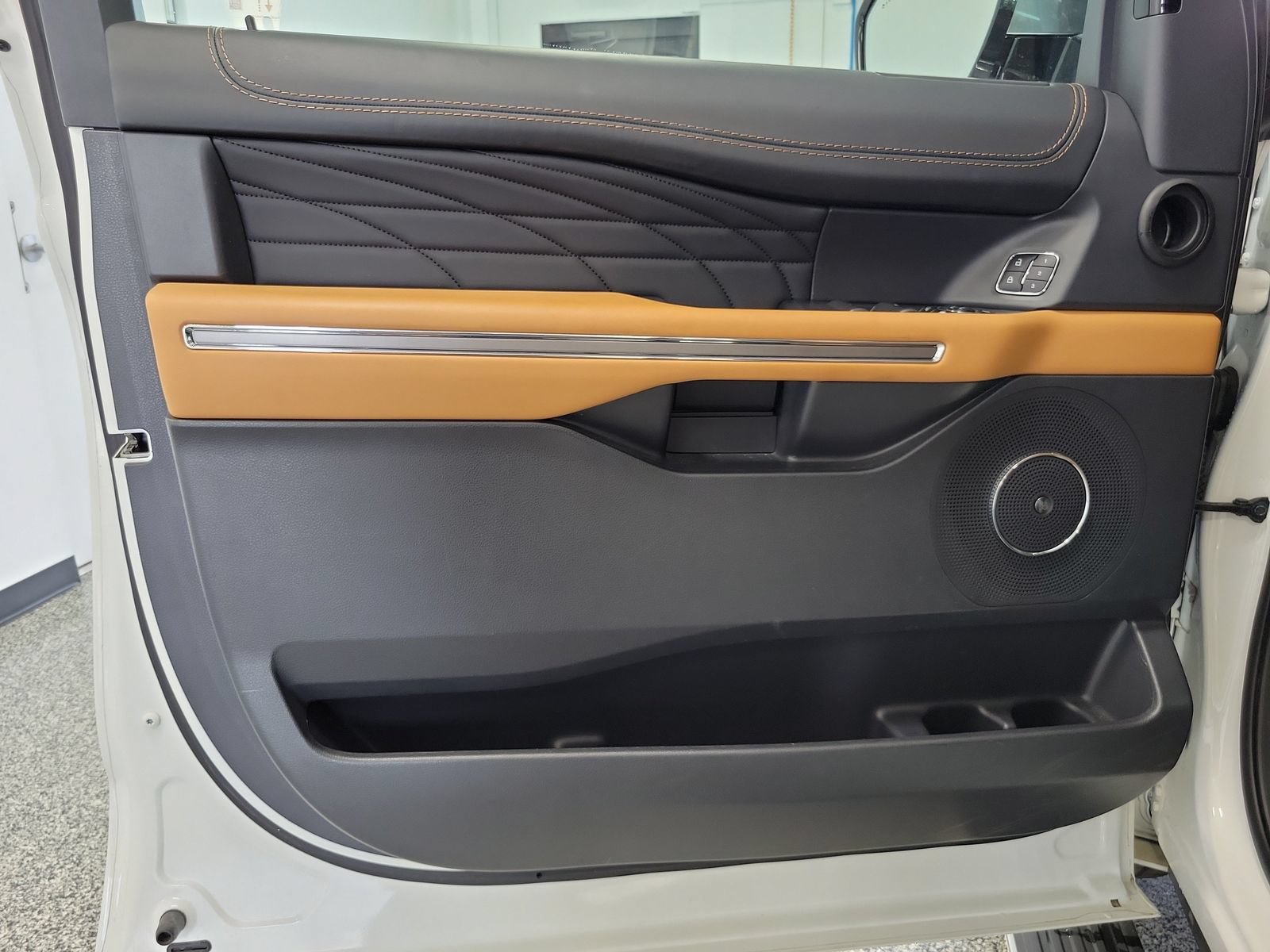 Certified 2023 Ford Expedition Max Platinum AWD/4WD image 6