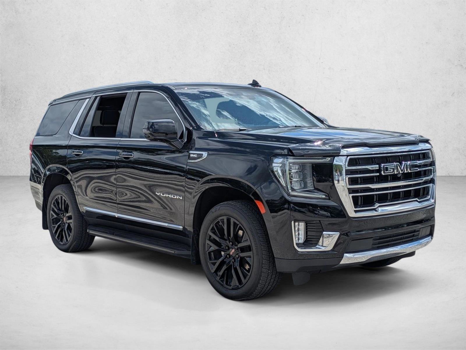 Used 2023 GMC Yukon SLT w/ SLT Premium Package AWD/4WD image 3