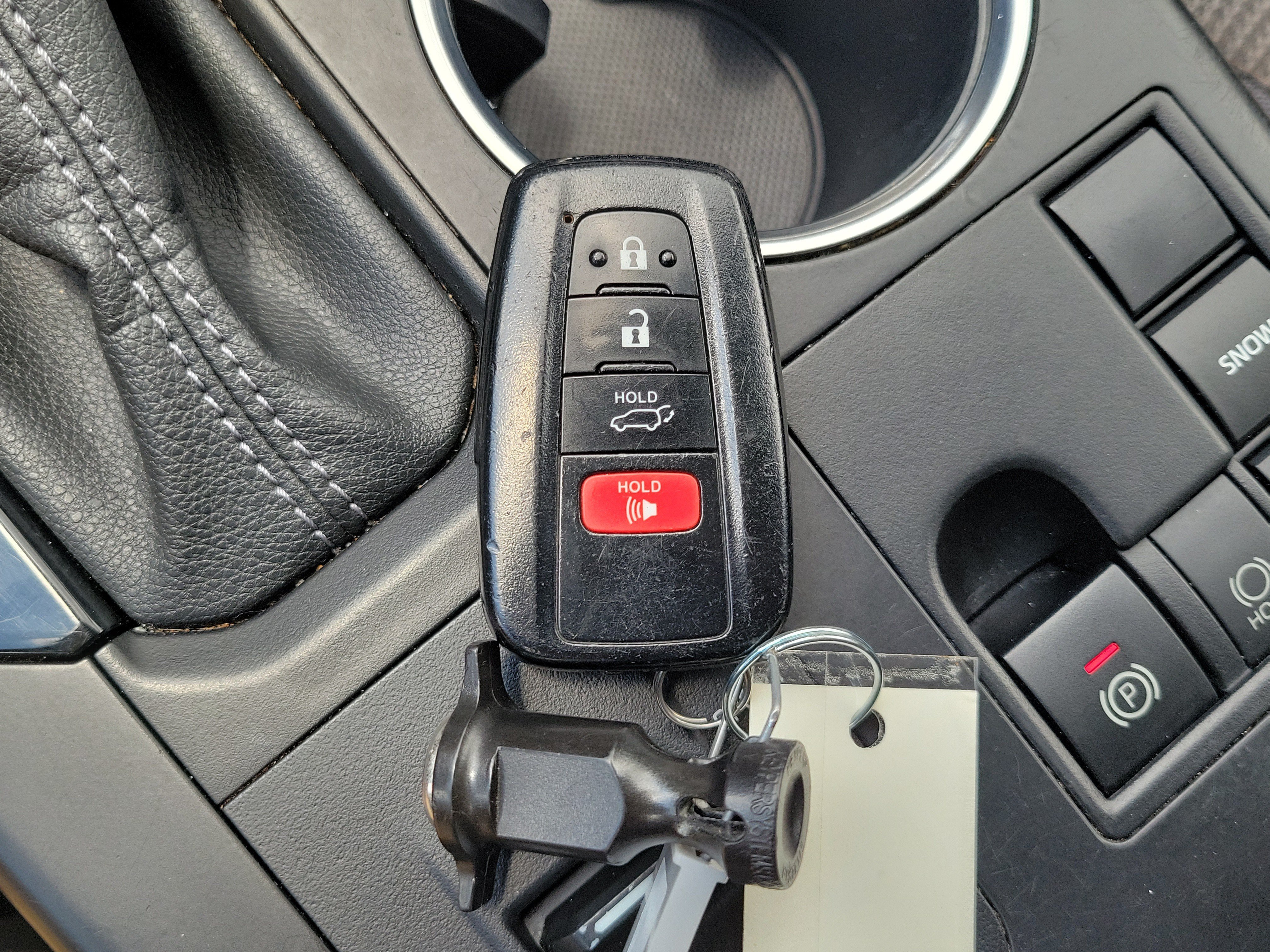 Used 2023 Toyota Highlander LE FWD image 29