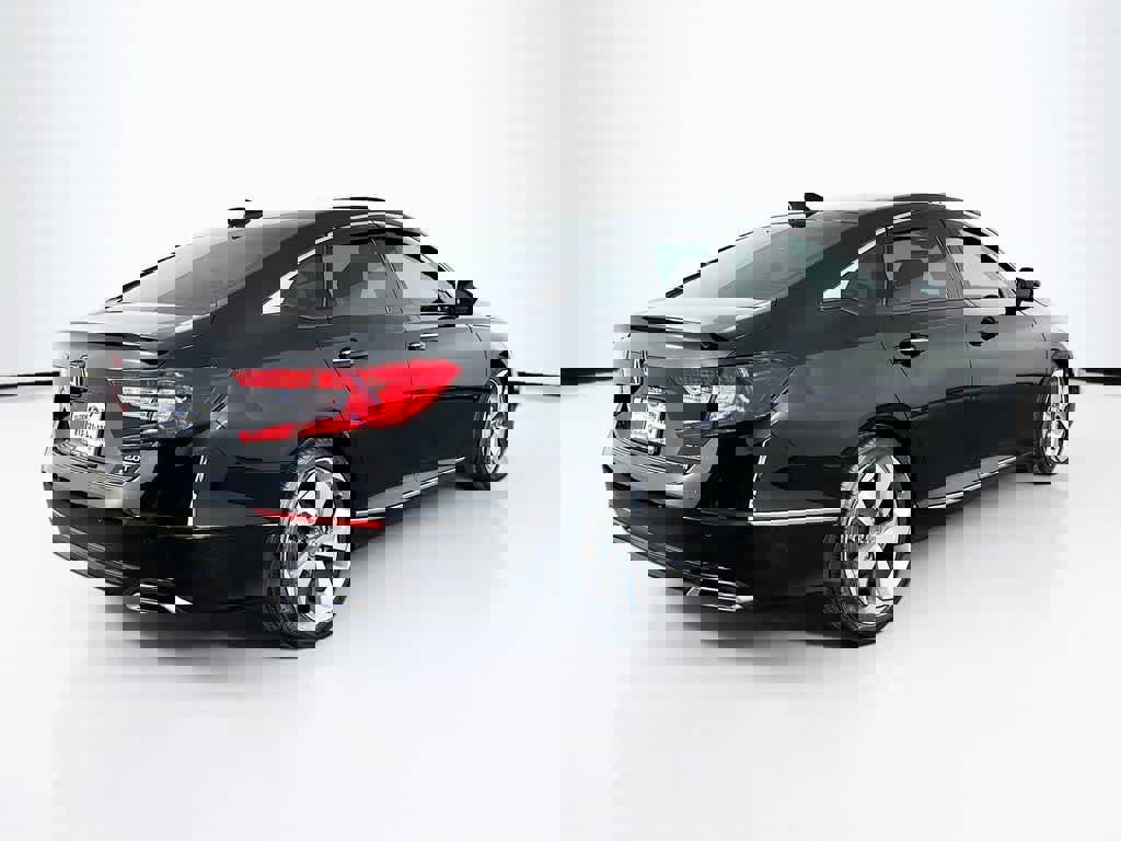 Used 2018 Honda Accord Touring image 25