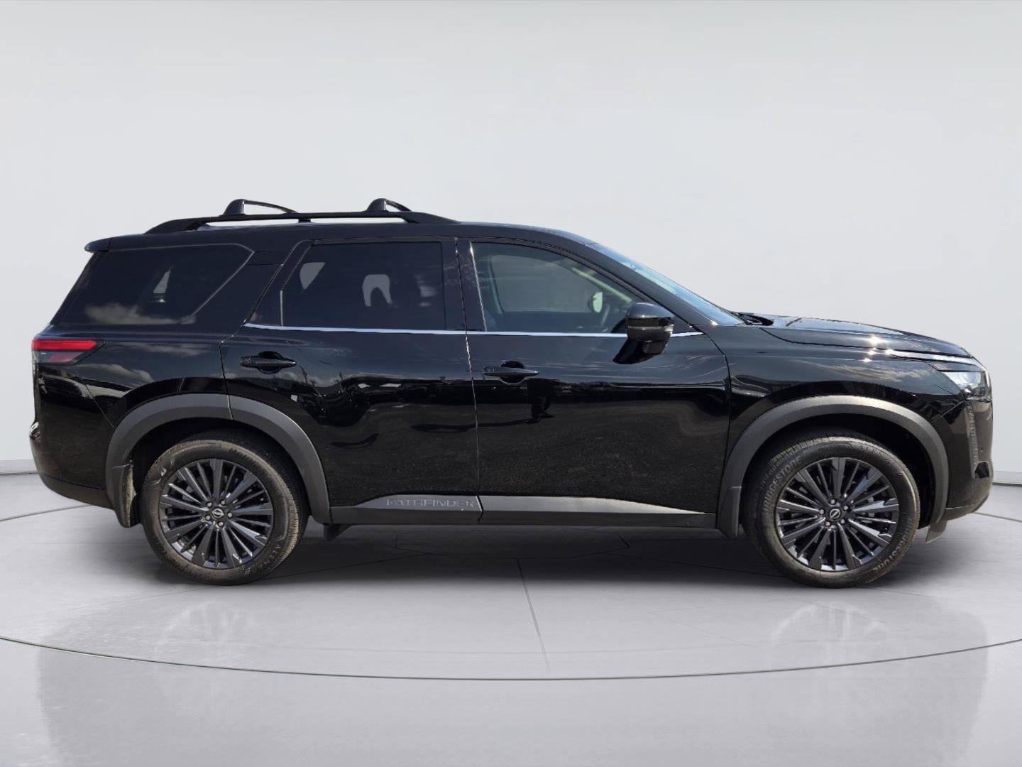 Used 2026 Nissan Pathfinder SL w/ SL Premium Package FWD image 4