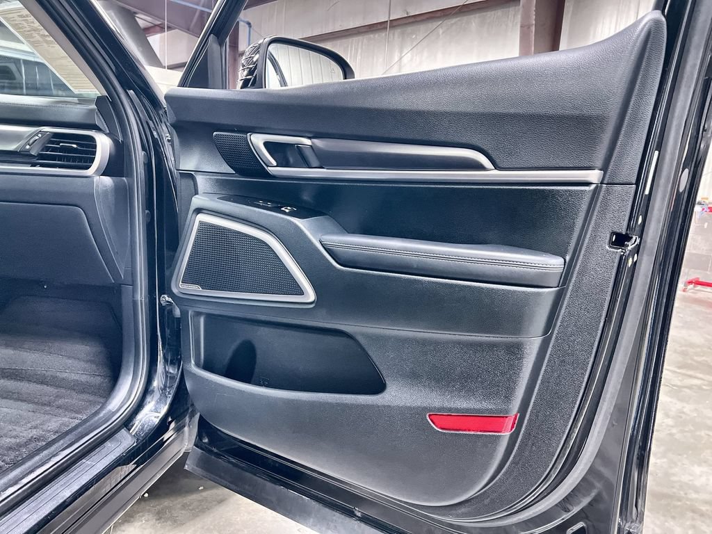 Used 2025 Kia Telluride S FWD image 33