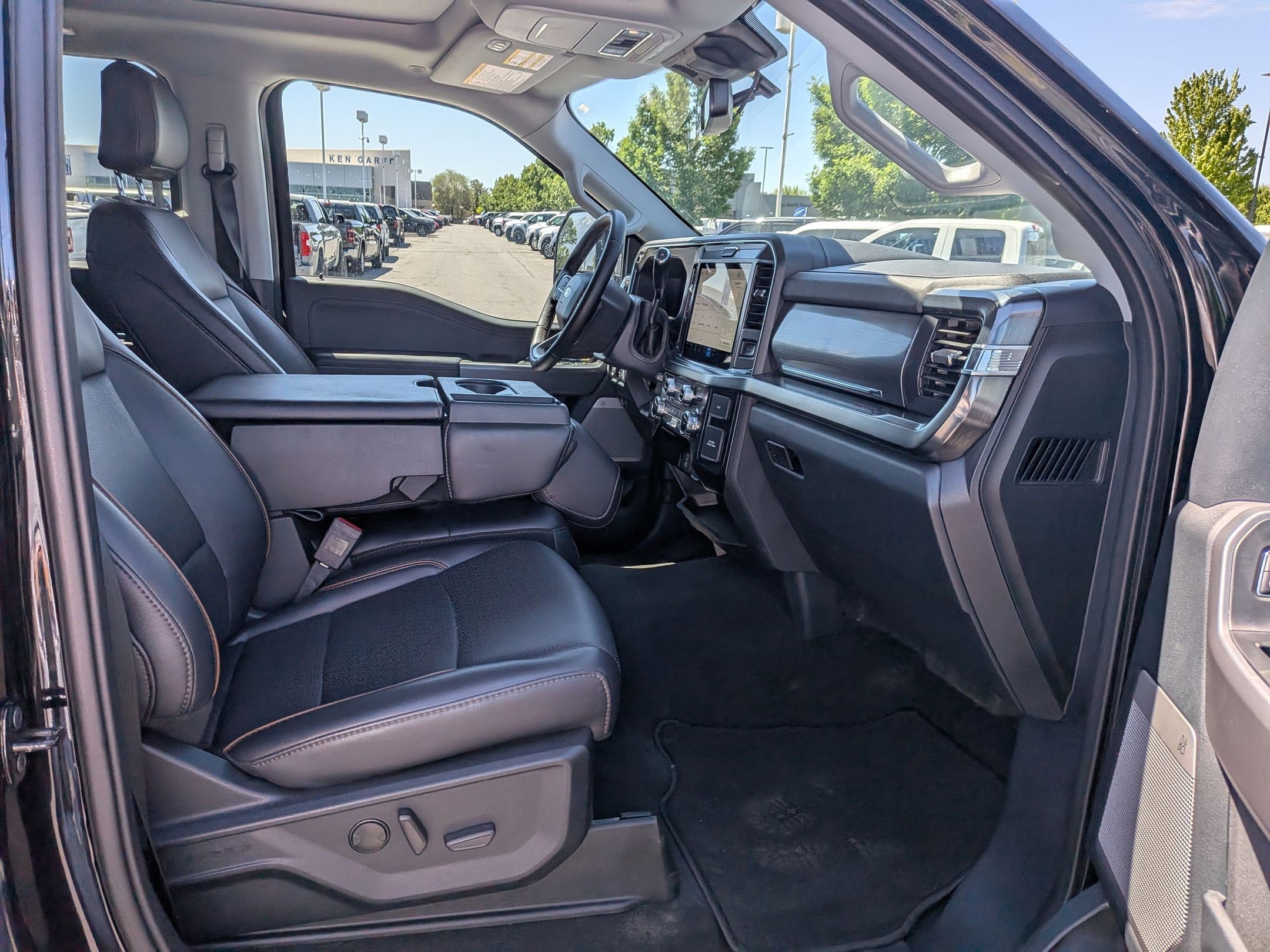 Certified 2025 Ford F350 Lariat w/ Camper Package AWD/4WD image 35