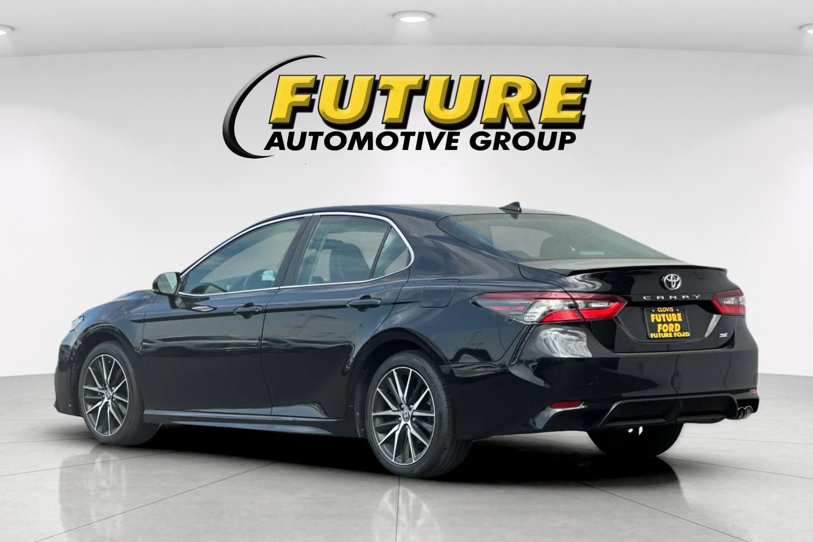 Used 2023 Toyota Camry SE FWD image 5