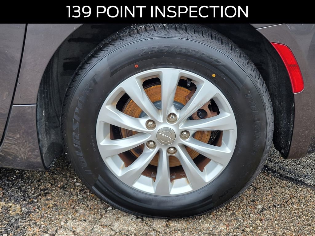 Used 2017 Chrysler Pacifica Touring-L FWD image 5