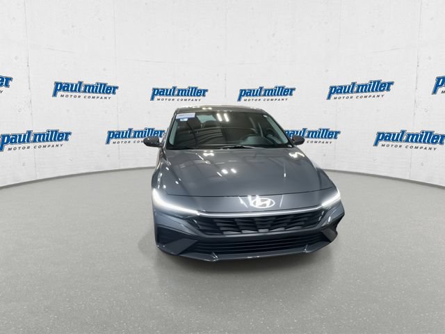 Used 2026 Hyundai Elantra SE FWD image 3