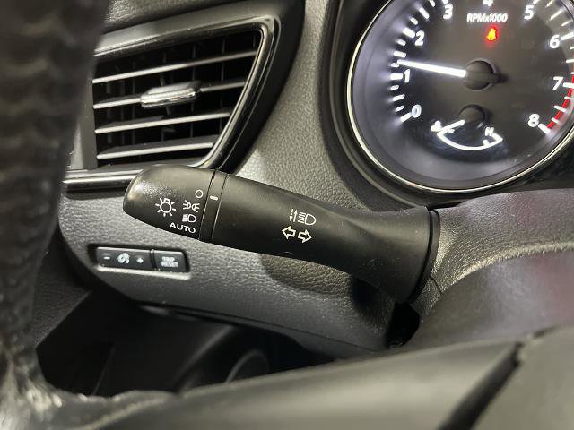 Used 2018 Nissan Rogue SV w/ Sun & Sound Touring Package image 24