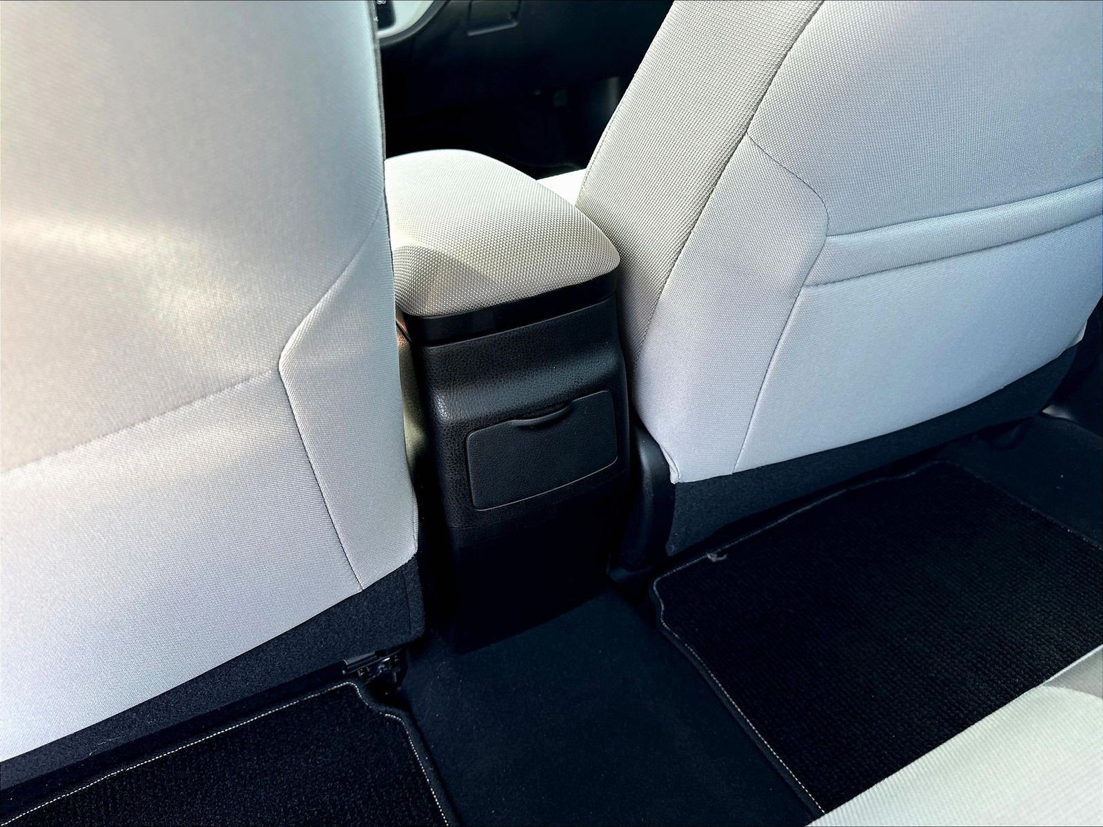 Used 2017 Toyota Corolla LE FWD image 14