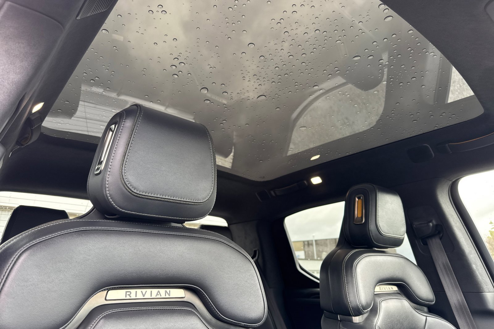 Used 2022 Rivian R1T Launch Edition image 17