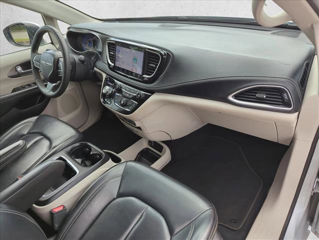 Used 2023 Chrysler Pacifica Touring-L FWD image 23