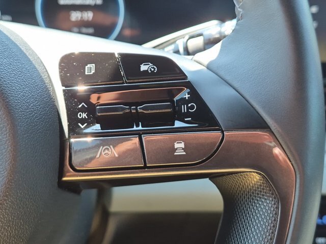 Used 2024 Hyundai Elantra Limited FWD image 19
