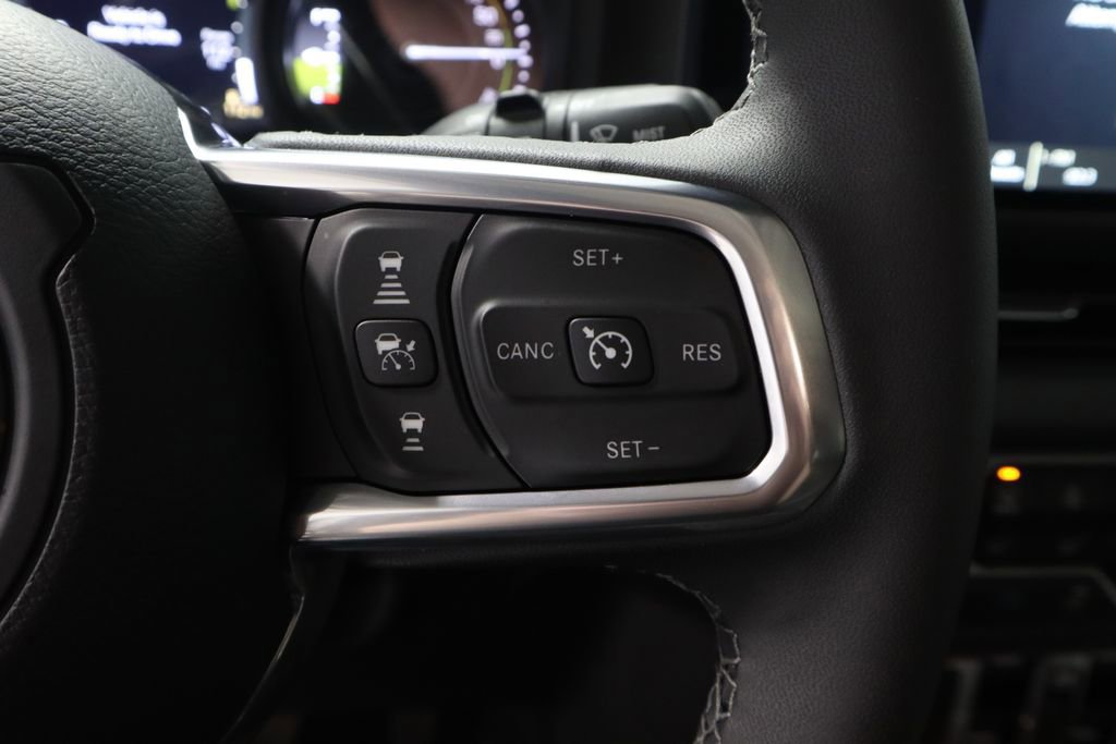 Used 2025 Jeep Wrangler Unlimited Sahara AWD/4WD image 29