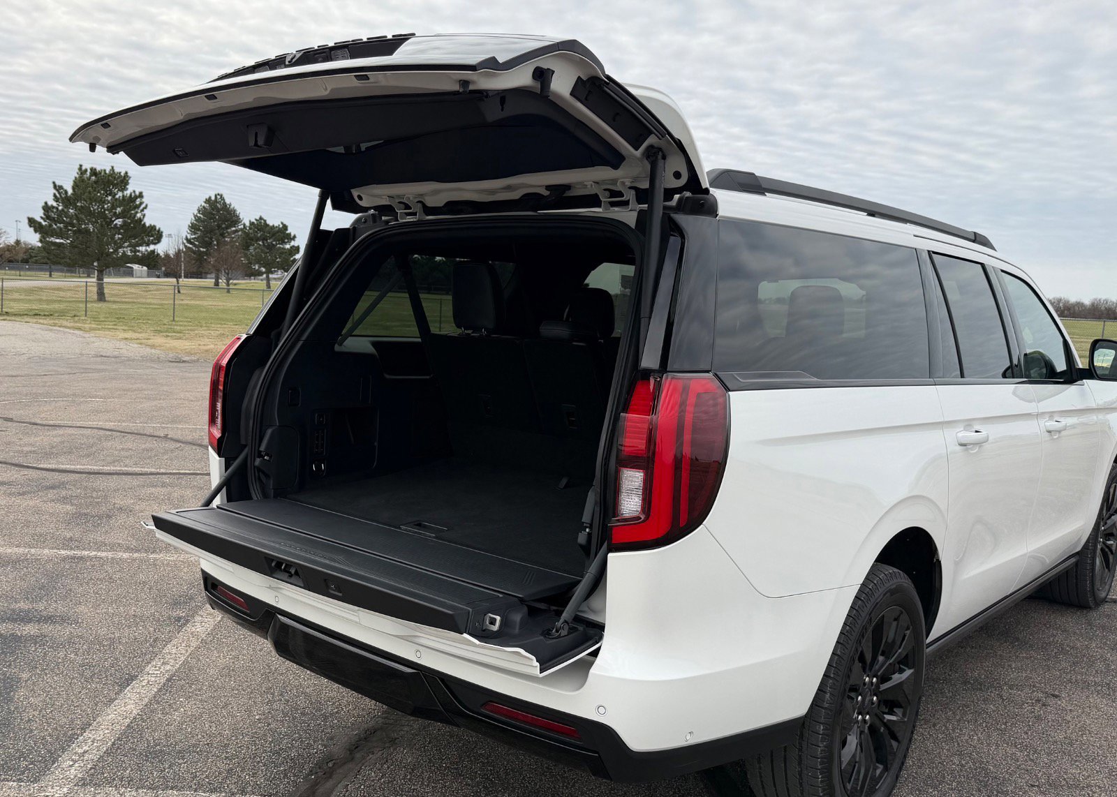 Certified 2025 Ford Expedition Max Platinum w/ Stealth Appearance Package AWD/4WD image 6