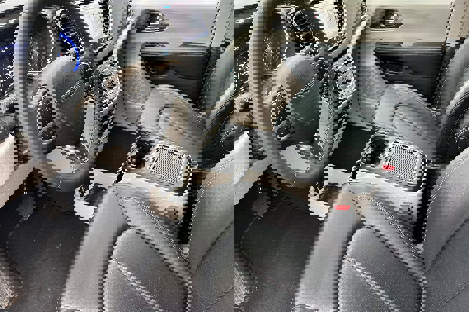 Used 2024 Chrysler Pacifica Touring-L image 11