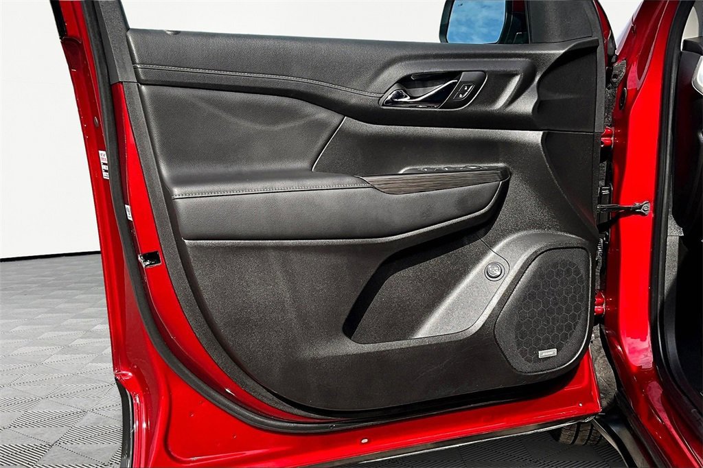 Used 2023 GMC Acadia SLT image 23