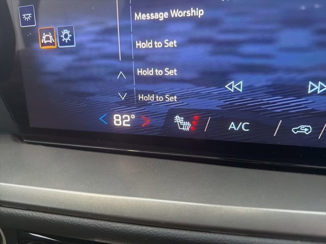 Used 2025 Chevrolet Traverse LT w/ Driver Confidence Package image 32