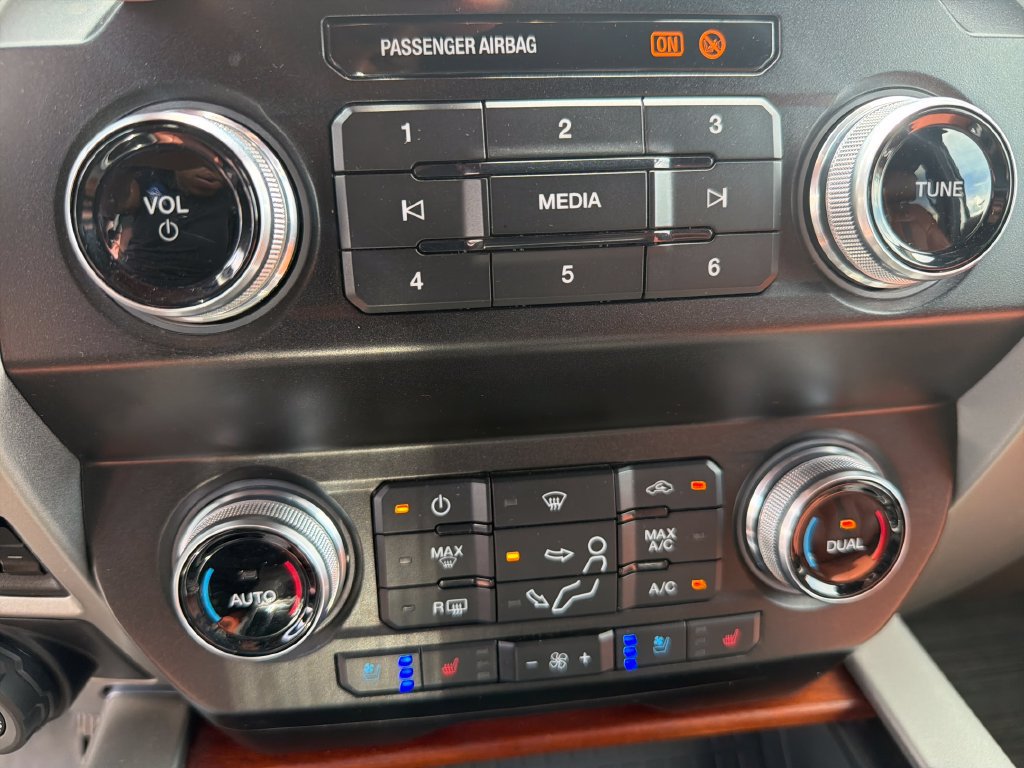 Certified 2020 Ford F350 King Ranch w/ King Ranch Ultimate Package AWD/4WD image 24