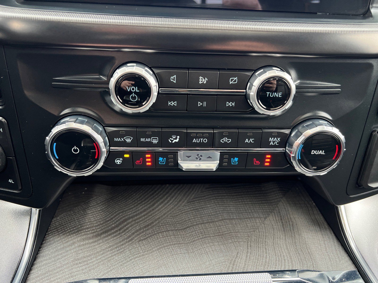 Certified 2022 Ford F150 Platinum w/ Equipment Group 701A High image 24