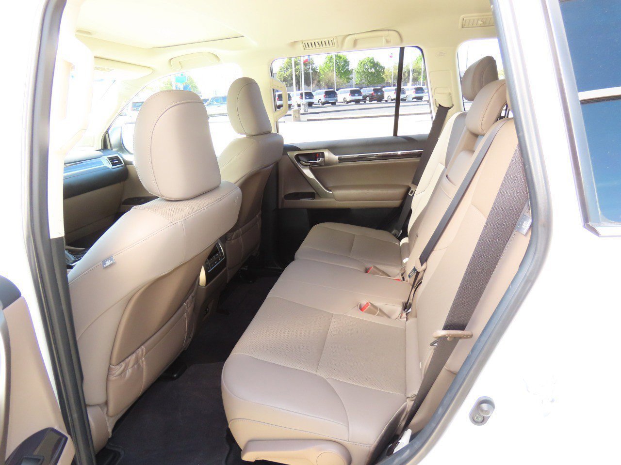 Used 2020 Lexus GX 460 Premium w/ Premium Package image 18