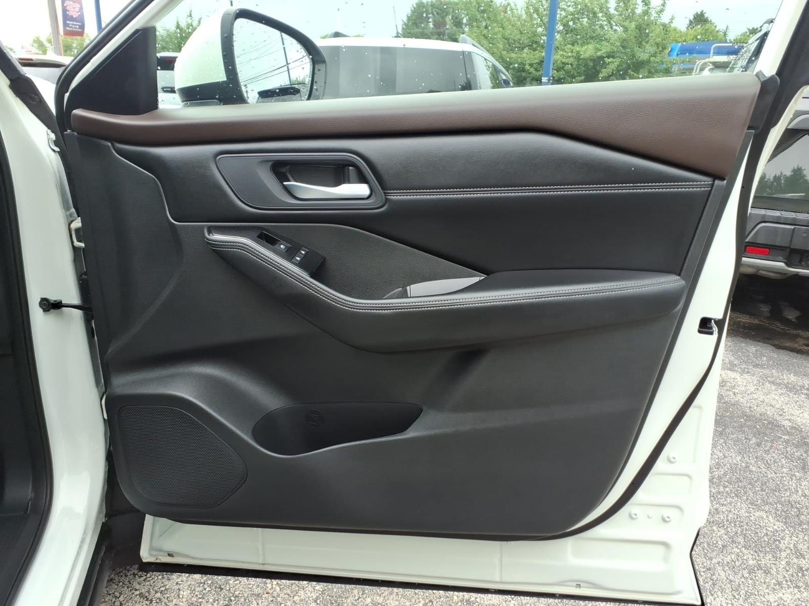 Used 2023 Nissan Rogue SV w/ SV Premium Package AWD/4WD image 30
