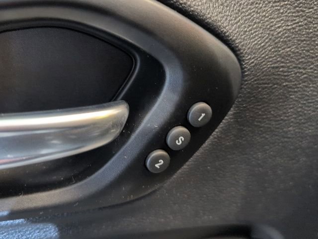 Used 2022 Jeep Cherokee Limited AWD/4WD image 16