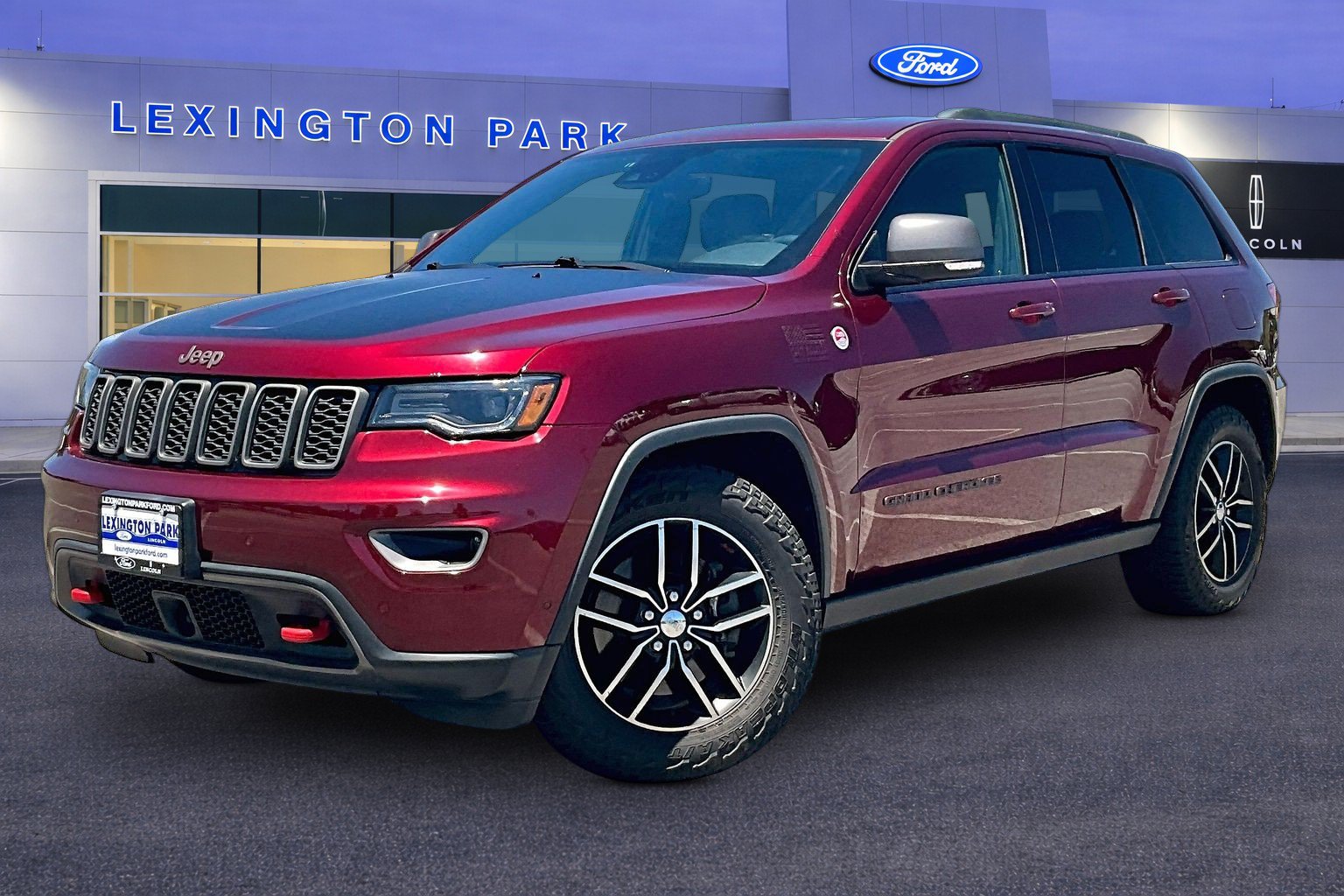Used 2017 Jeep Grand Cherokee Trailhawk w/ Trailhawk Luxury Group AWD/4WD image 3