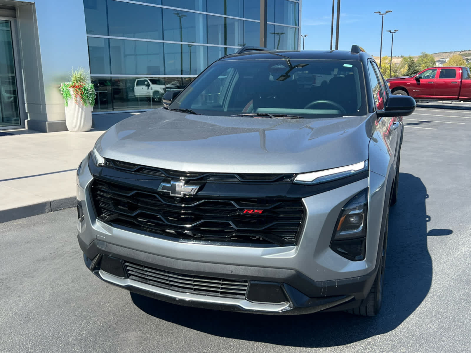 Used 2025 Chevrolet Equinox RS AWD/4WD image 2