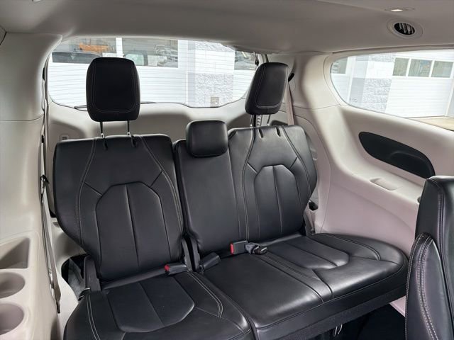 Used 2023 Chrysler Pacifica Touring-L FWD image 30