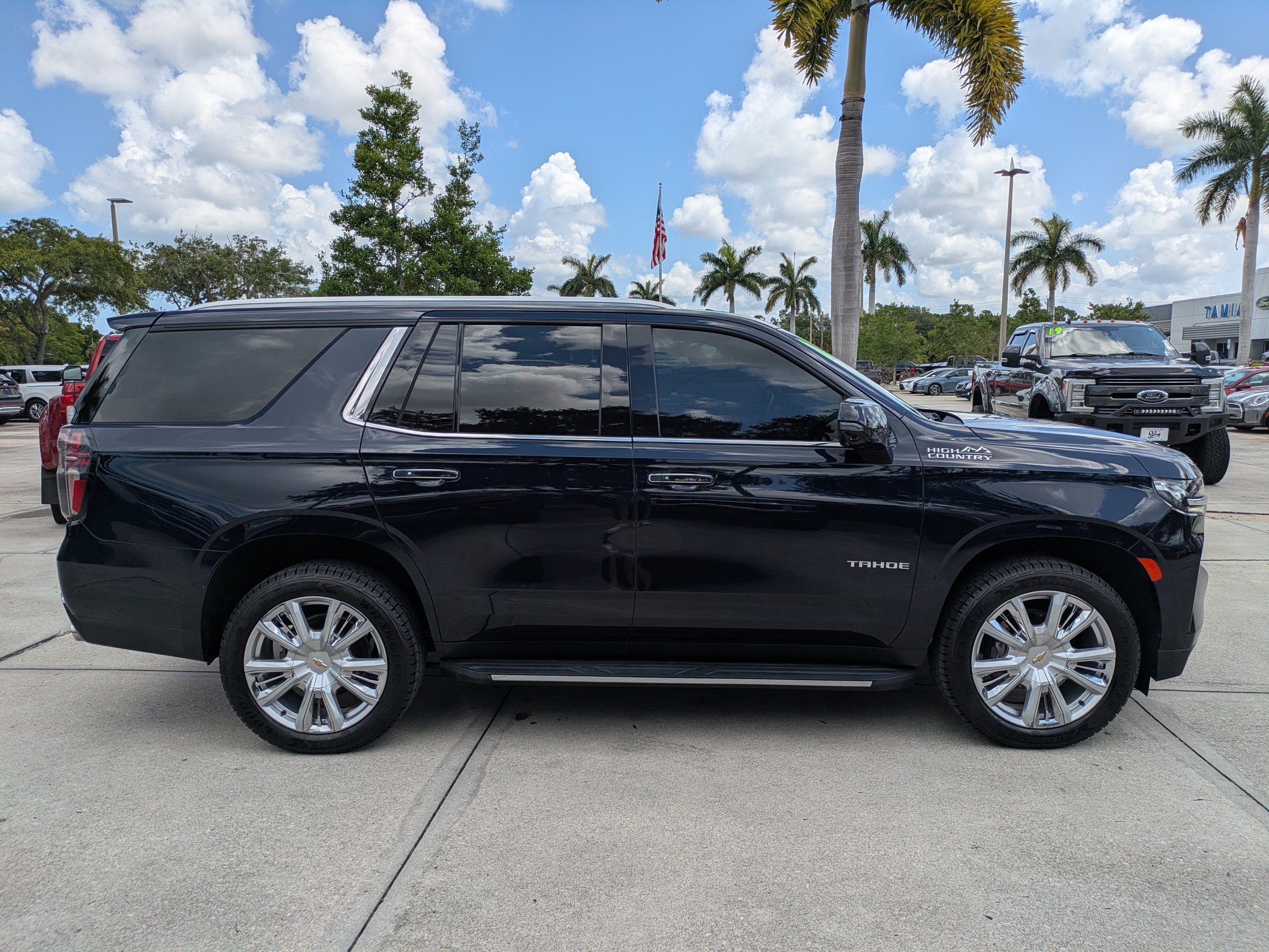 Used 2022 Chevrolet Tahoe High Country RWD image 3