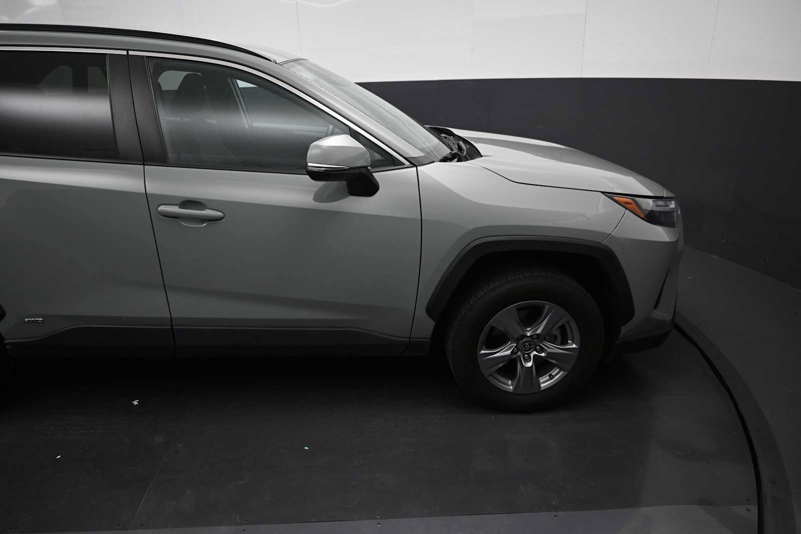 Used 2022 Toyota RAV4 XLE w/ XLE Grade Weather Package AWD/4WD image 4