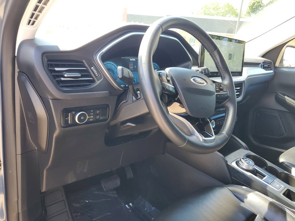 Certified 2024 Ford Escape Platinum AWD/4WD image 17