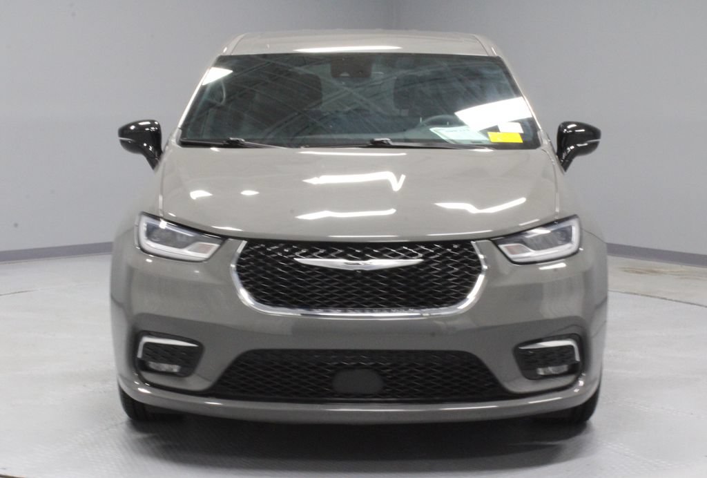 Used 2025 Chrysler Pacifica Select FWD image 6