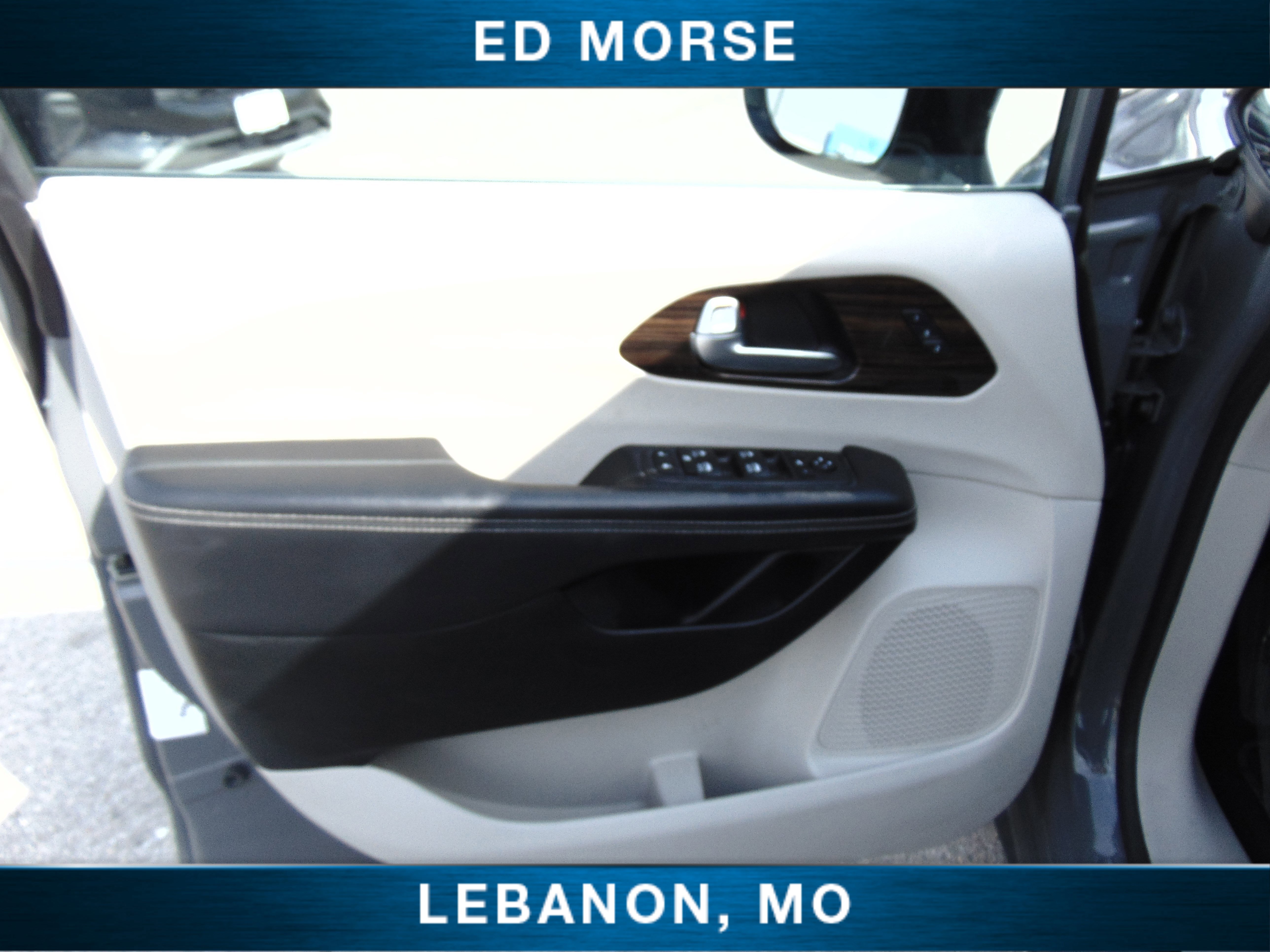 Used 2023 Chrysler Pacifica Limited image 16